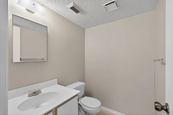 $189,950 | 6882 Canary Meadow Drive, Converse, TX 78109