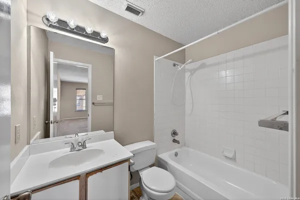 $189,950 | 6882 Canary Meadow Drive, Converse, TX 78109