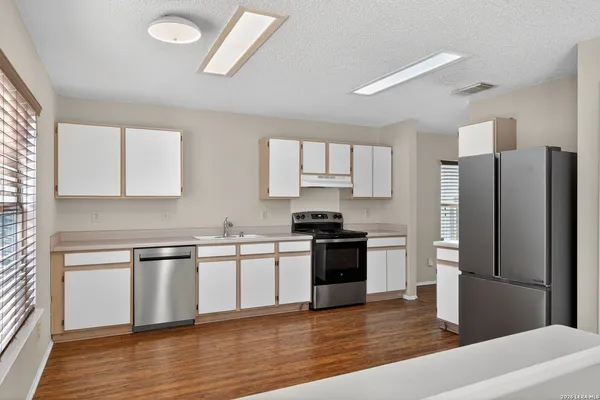 $189,950 | 6882 Canary Meadow Drive, Converse, TX 78109