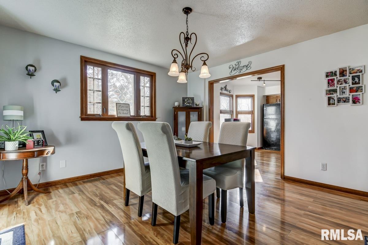 360 South Farmingdale Road New Berlin, IL 62670 - Photo 11 of 37
