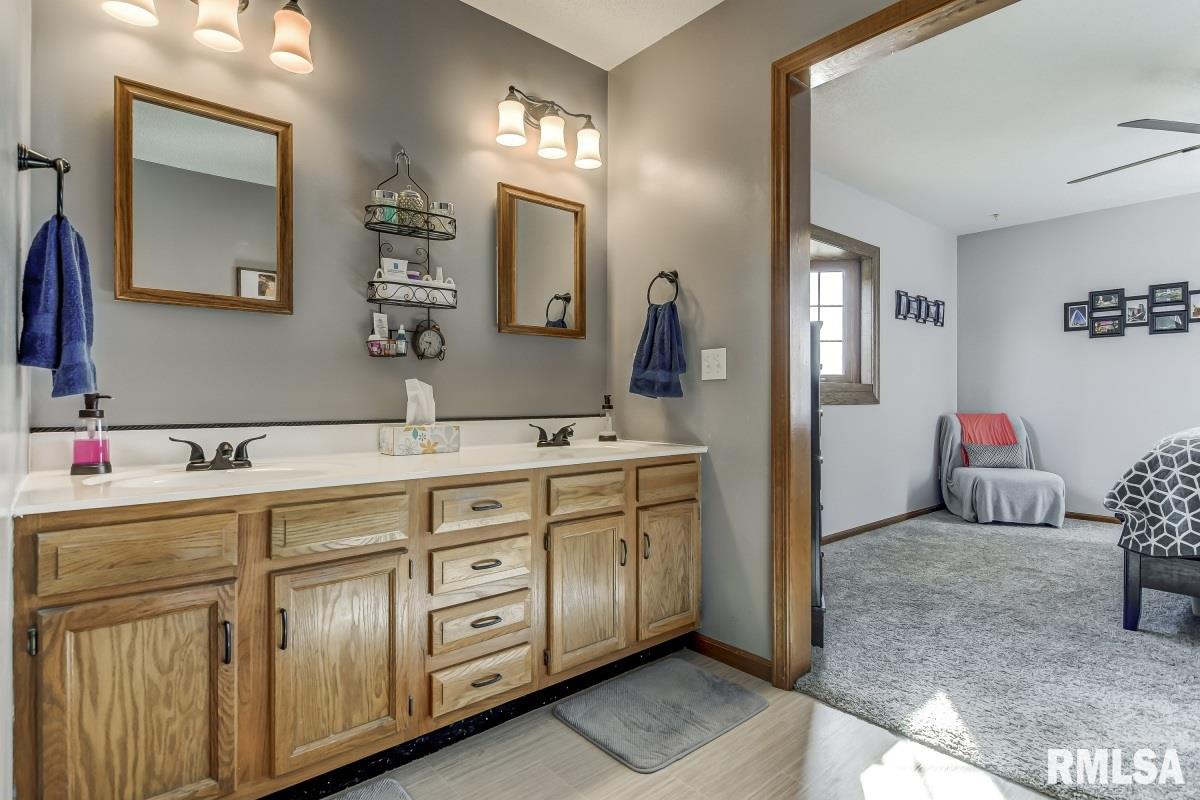 360 South Farmingdale Road New Berlin, IL 62670 - Photo 21 of 37