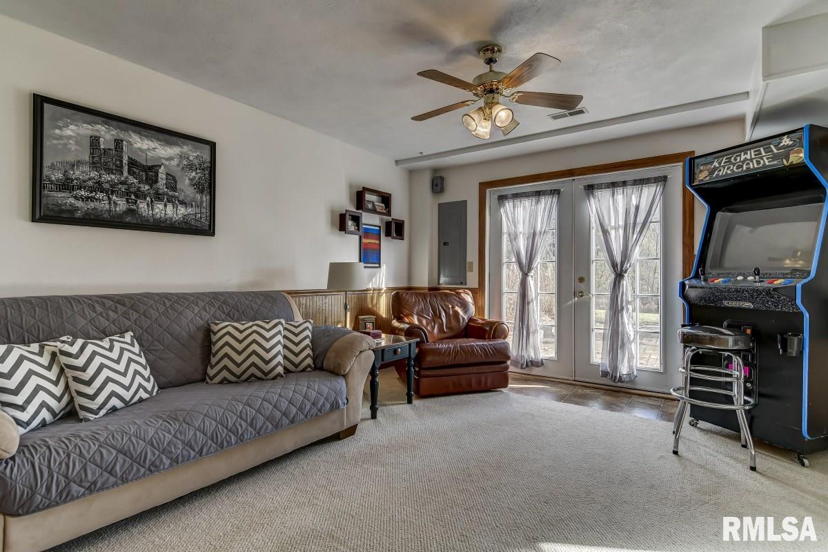 360 South Farmingdale Road New Berlin, IL 62670 - Photo 26 of 37