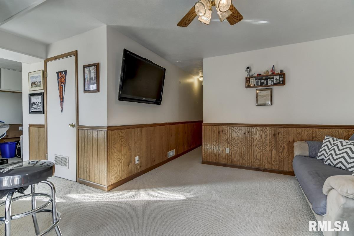 360 South Farmingdale Road New Berlin, IL 62670 - Photo 27 of 37
