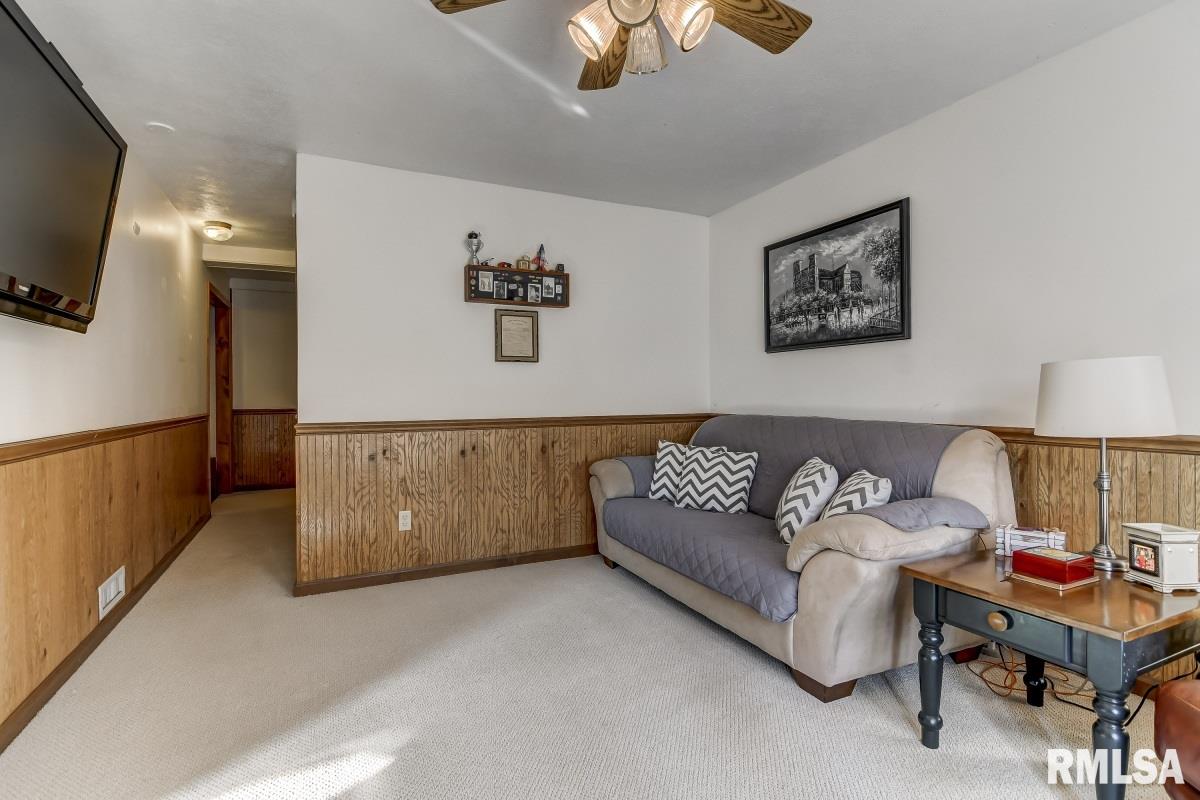 360 South Farmingdale Road New Berlin, IL 62670 - Photo 28 of 37