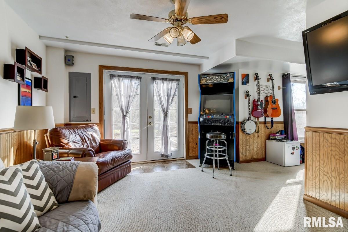 360 South Farmingdale Road New Berlin, IL 62670 - Photo 29 of 37