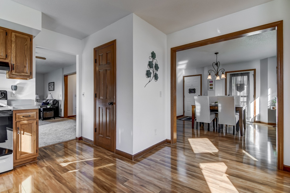360 South Farmingdale Road New Berlin, IL 62670 - Photo 3 of 37