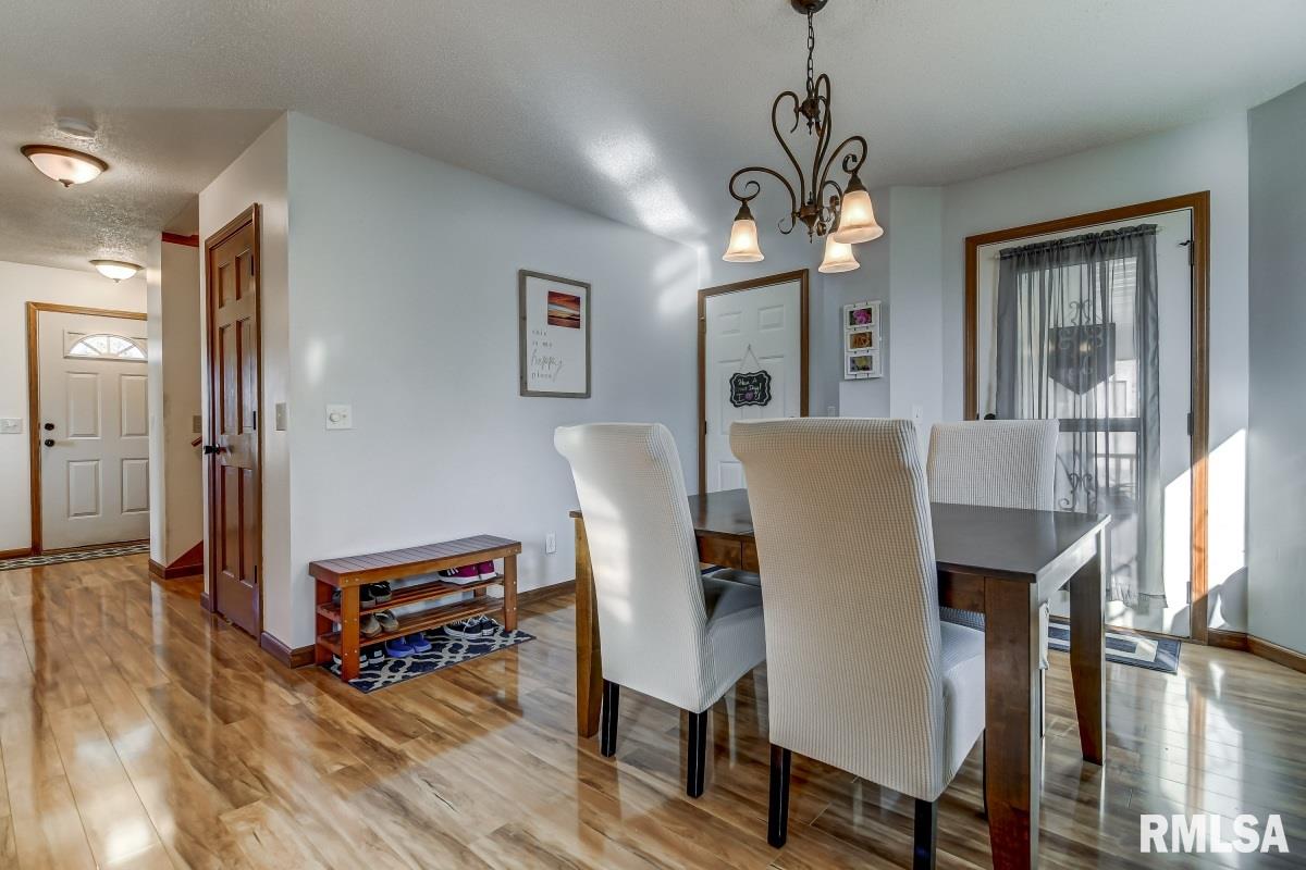 360 South Farmingdale Road New Berlin, IL 62670 - Photo 4 of 37