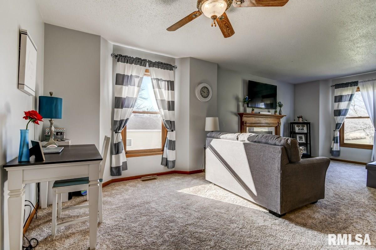 360 South Farmingdale Road New Berlin, IL 62670 - Photo 7 of 37