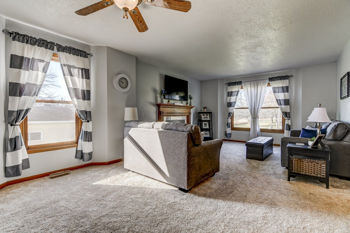 360 South Farmingdale Road New Berlin, IL 62670 - Photo 8 of 37