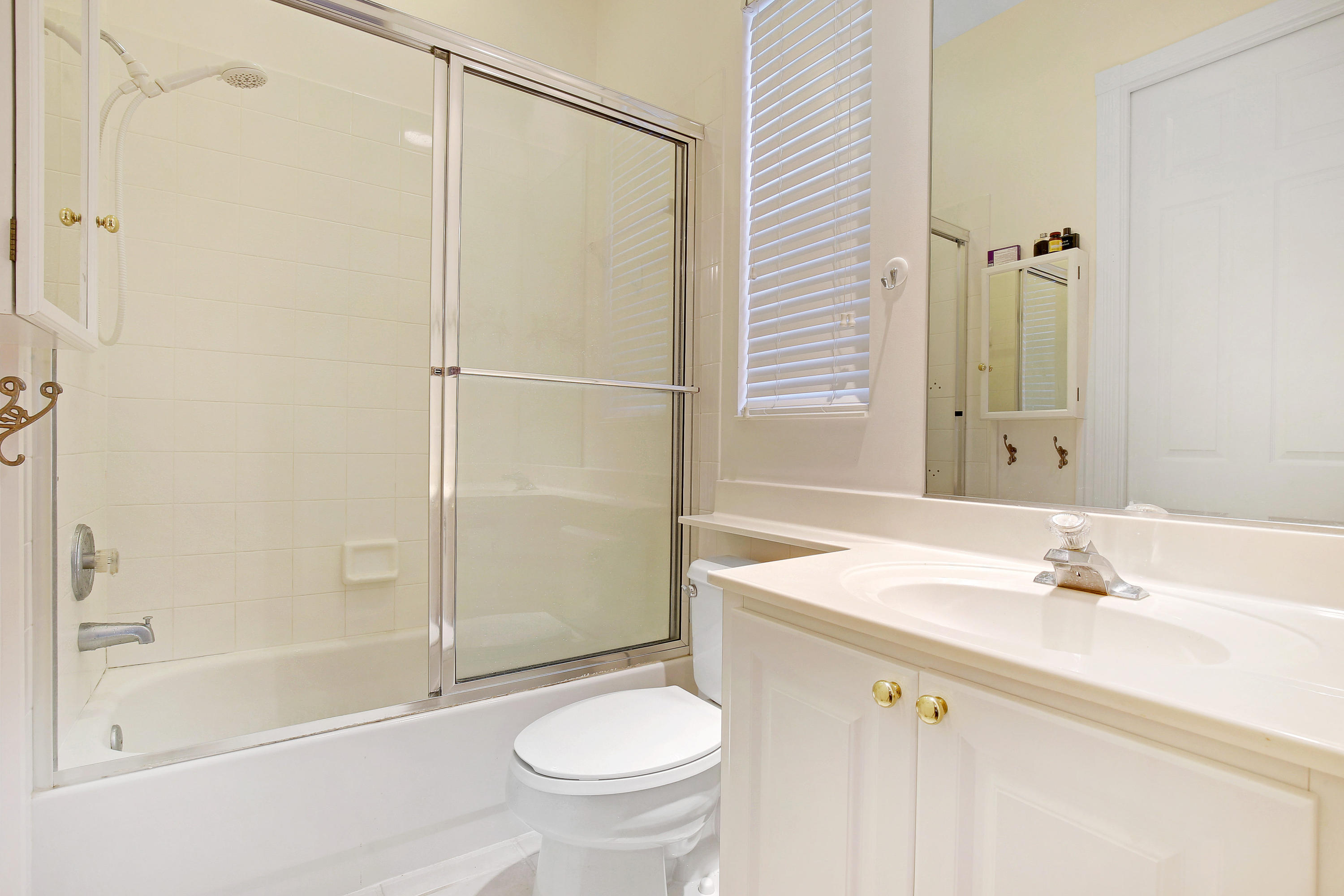 511 Sweet Bay Circle Jupiter, FL 33458 - Photo 15 of 22 Jack&JillBath1