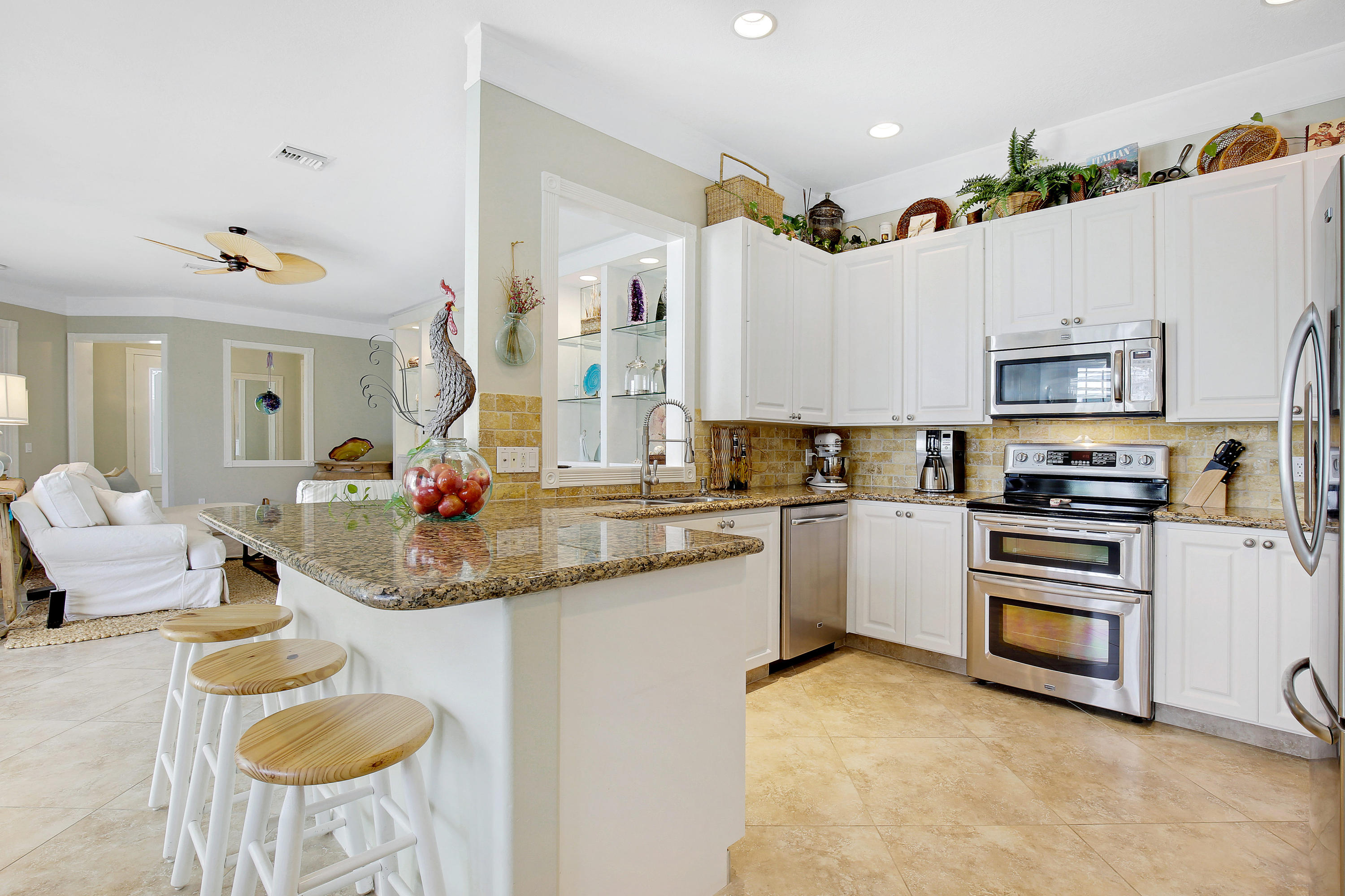 511 Sweet Bay Circle Jupiter, FL 33458 - Photo 5 of 22 Kitchen2