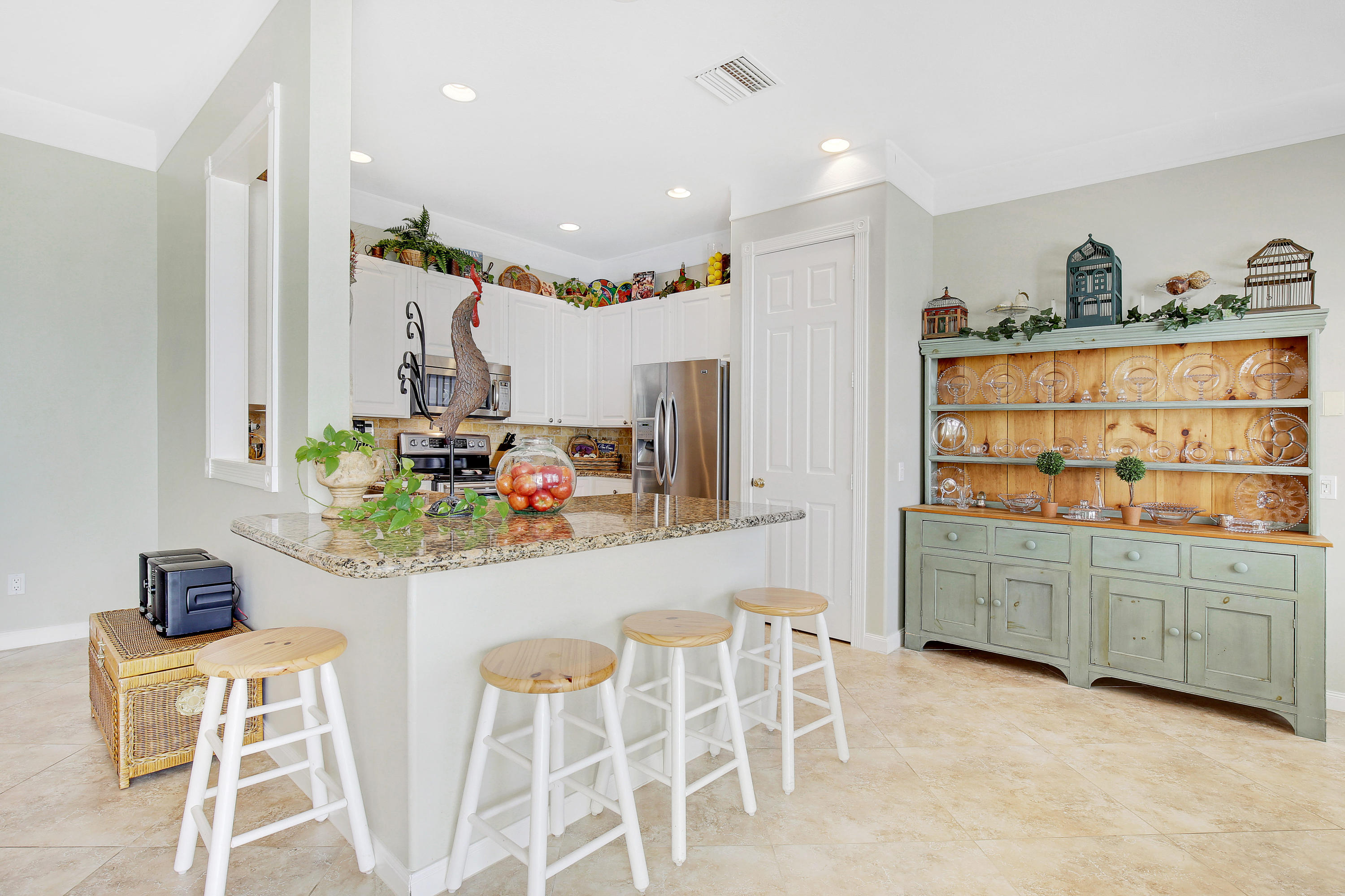511 Sweet Bay Circle Jupiter, FL 33458 - Photo 6 of 22 Kitchen1