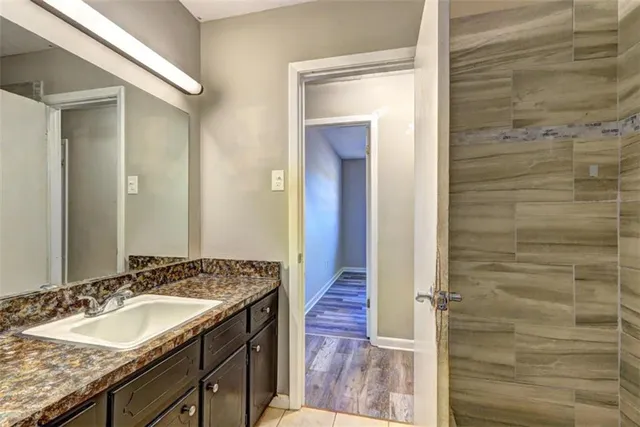 a view of a yard with a house