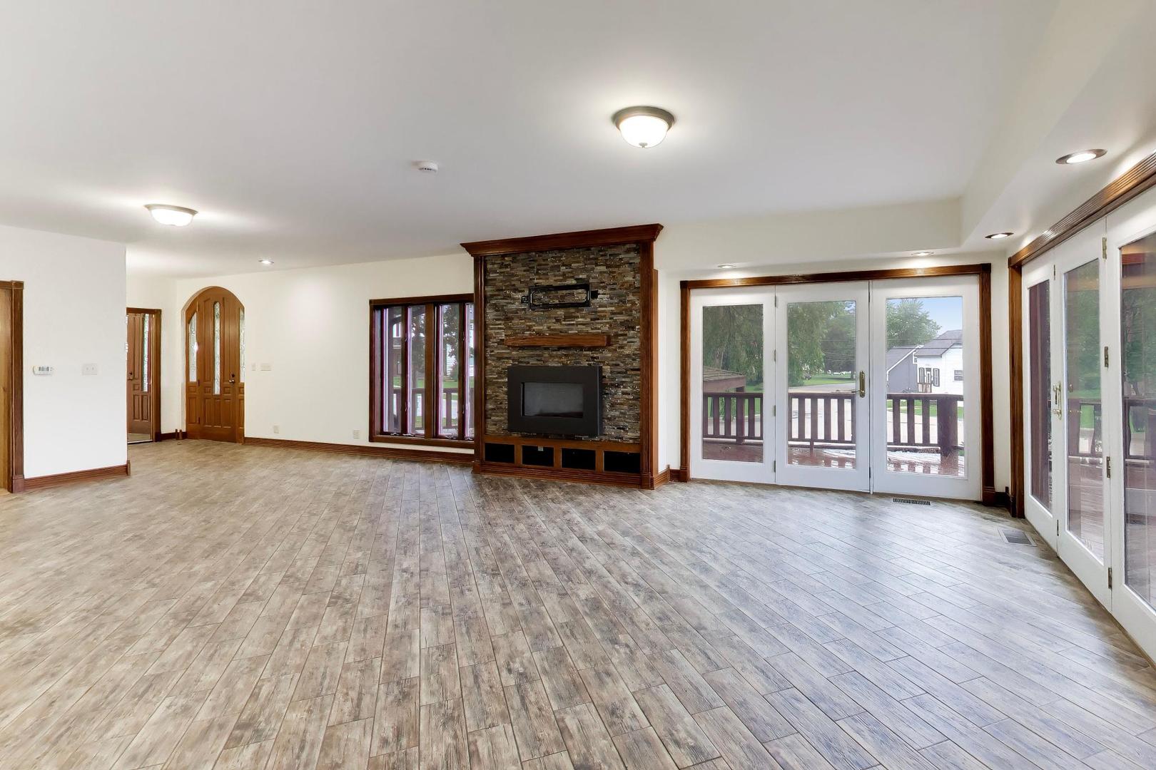 401 North River Road Fox River Grove, IL 60021 - Photo 5 of 53 Gallery Image 5
