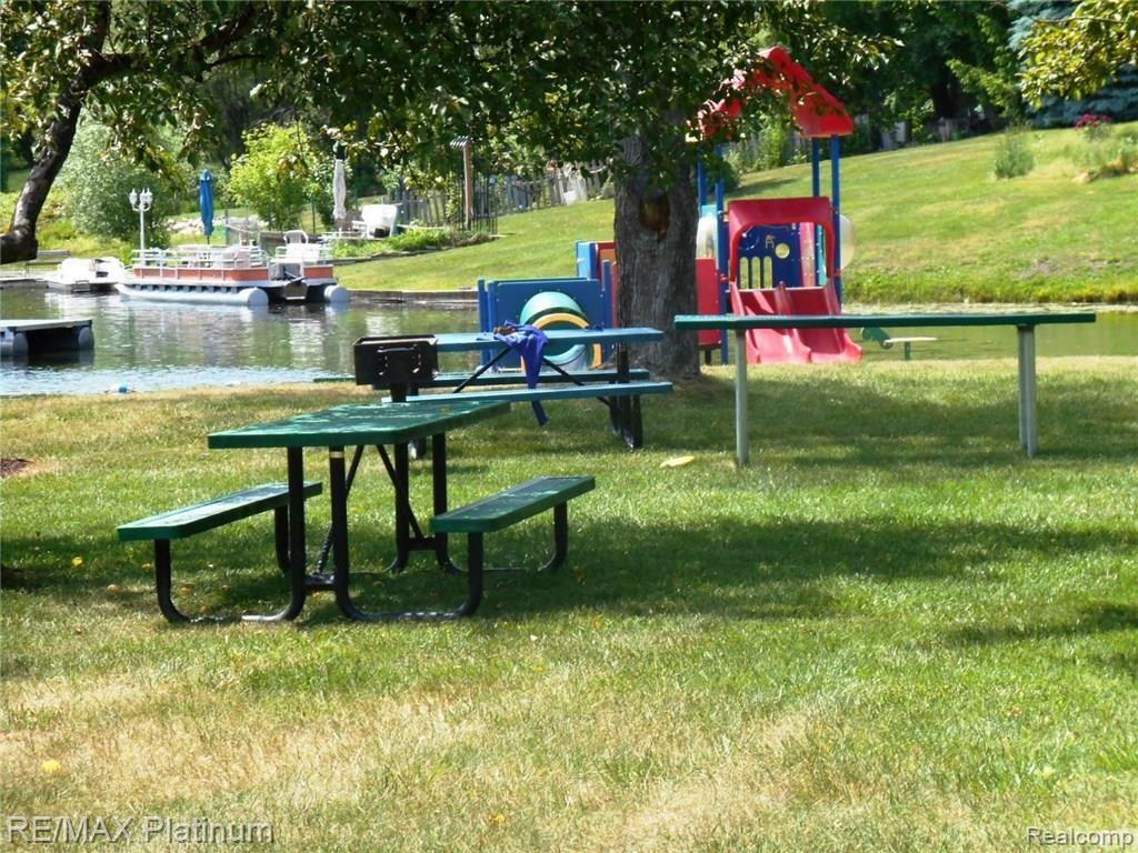 10875 Reynard Road Brighton, MI 48114 - Photo 51 of 52 Picnic Area