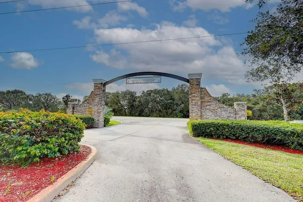 $350,000 | 2831 Southeast 67th Drive, Okeechobee, FL 34974