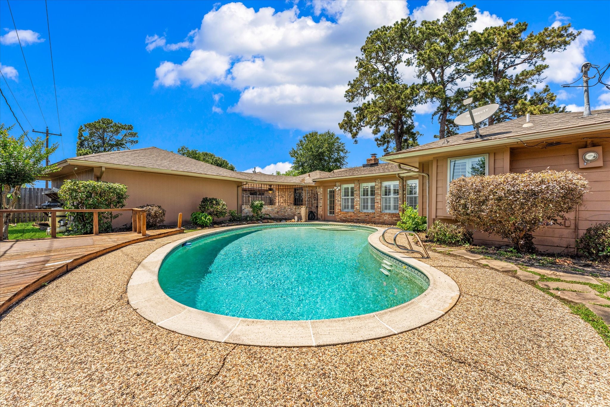 983 West Donovan Street Houston, TX 77091 - Photo 44 of 46 Backyard escape- view 2