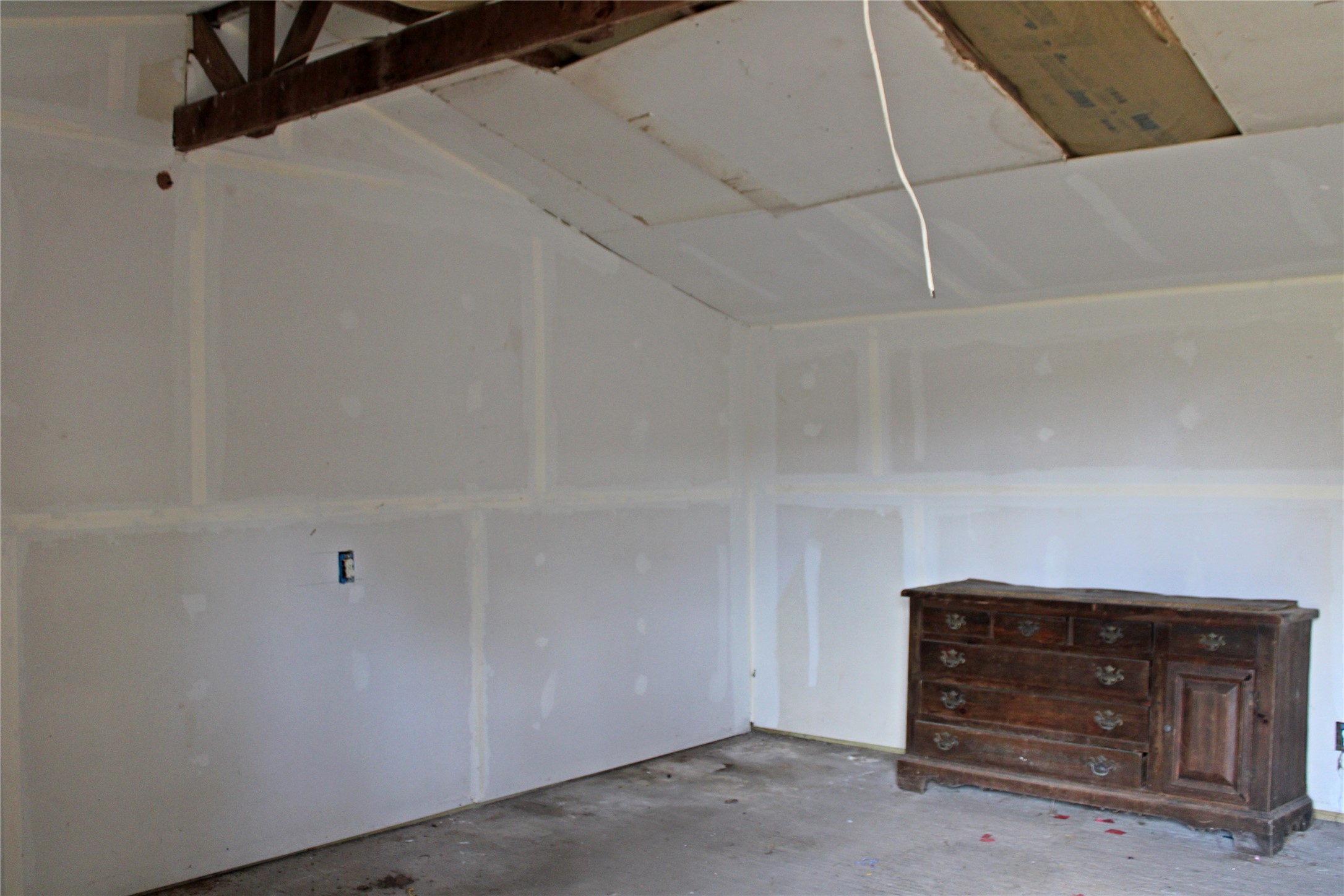 601 Travis Street Alleyton, TX 78935 - Photo 17 of 17 a room with a bunk bed