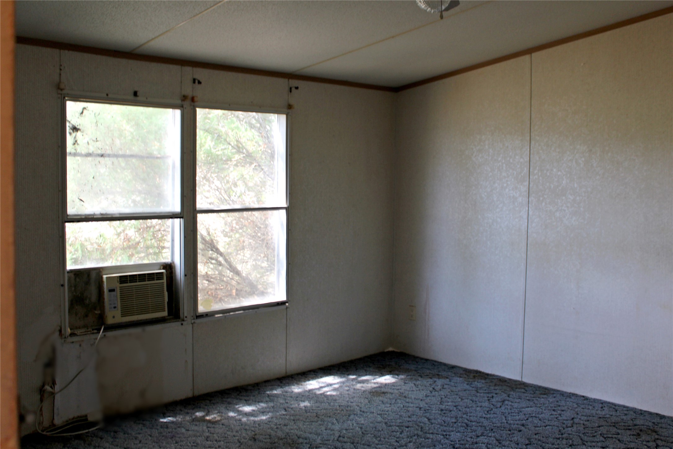 601 Travis Street Alleyton, TX 78935 - Photo 6 of 17 a view of an empty room with a window