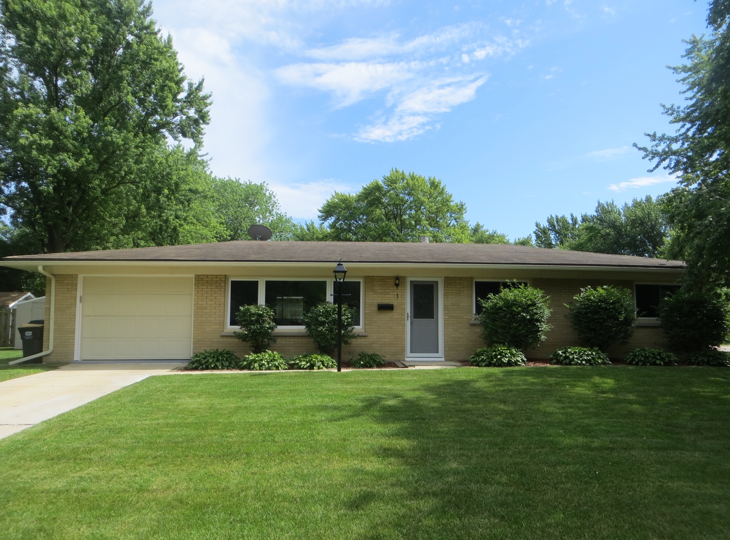 3 Hampton Road Montgomery, IL 60538 - Photo 2 of 13 Gallery Image 2