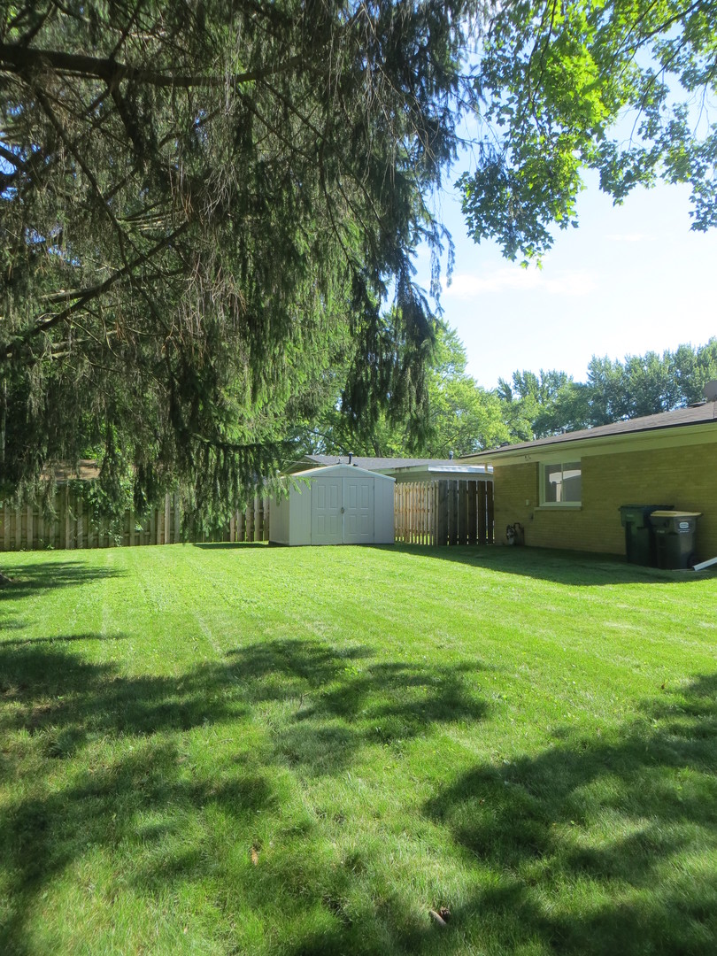 3 Hampton Road Montgomery, IL 60538 - Photo 4 of 13 Gallery Image 4