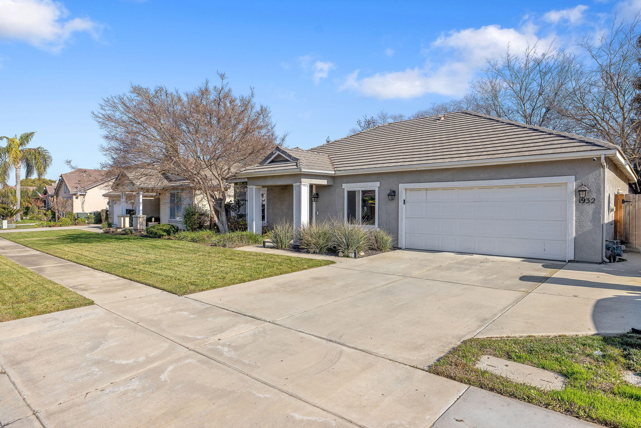 1932 Riesling Street Tulare, CA 93274 - Photo 3 of 34 3-web-or-mls-713A8923