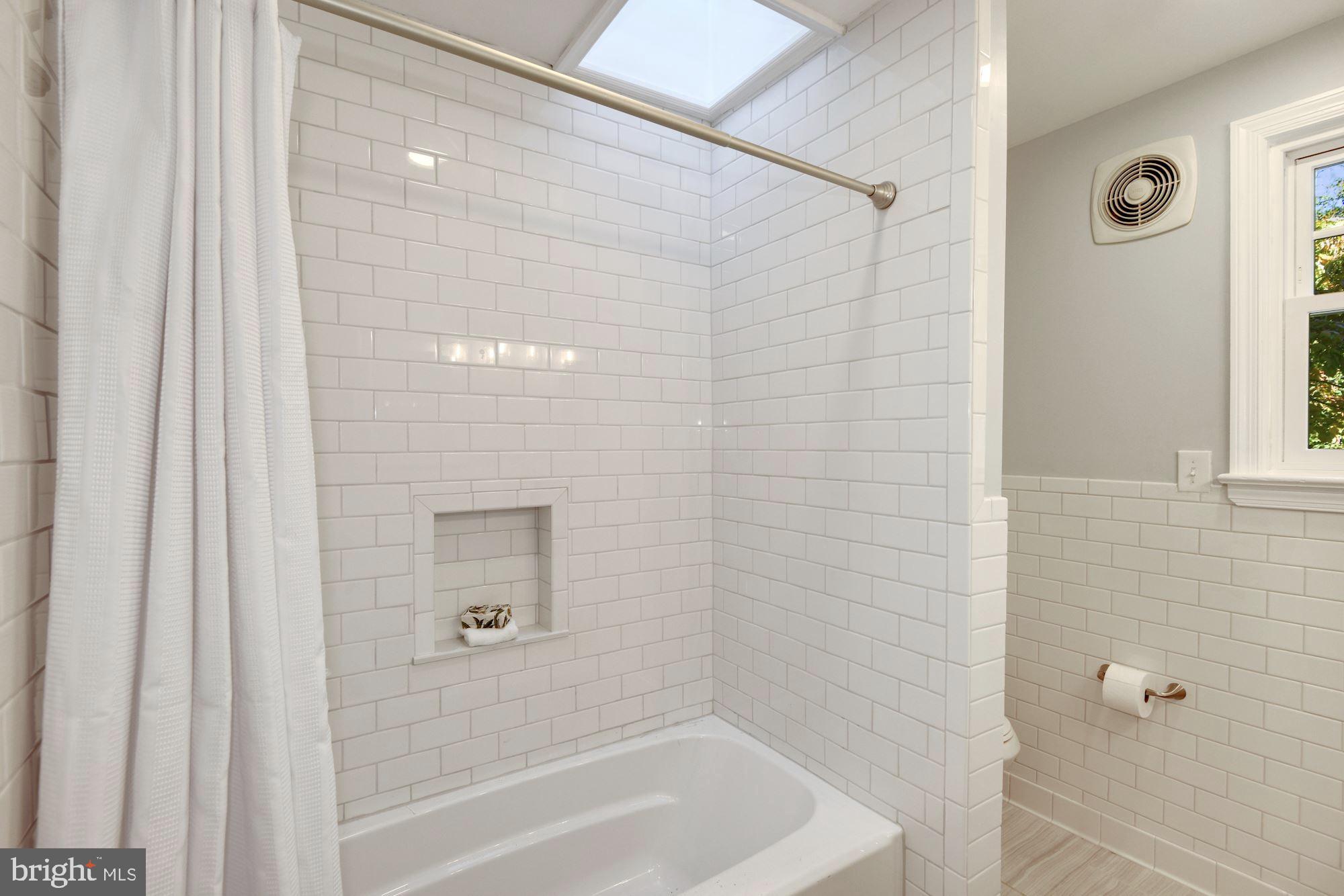 9200 Harvey Road Silver Spring, MD 20910 - Photo 15 of 28 Owner's bath