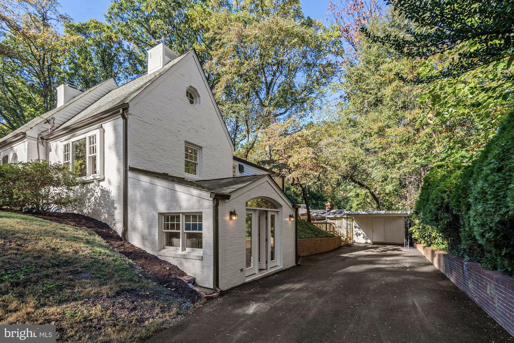 9200 Harvey Road Silver Spring, MD 20910 - Photo 28 of 28 Driveway