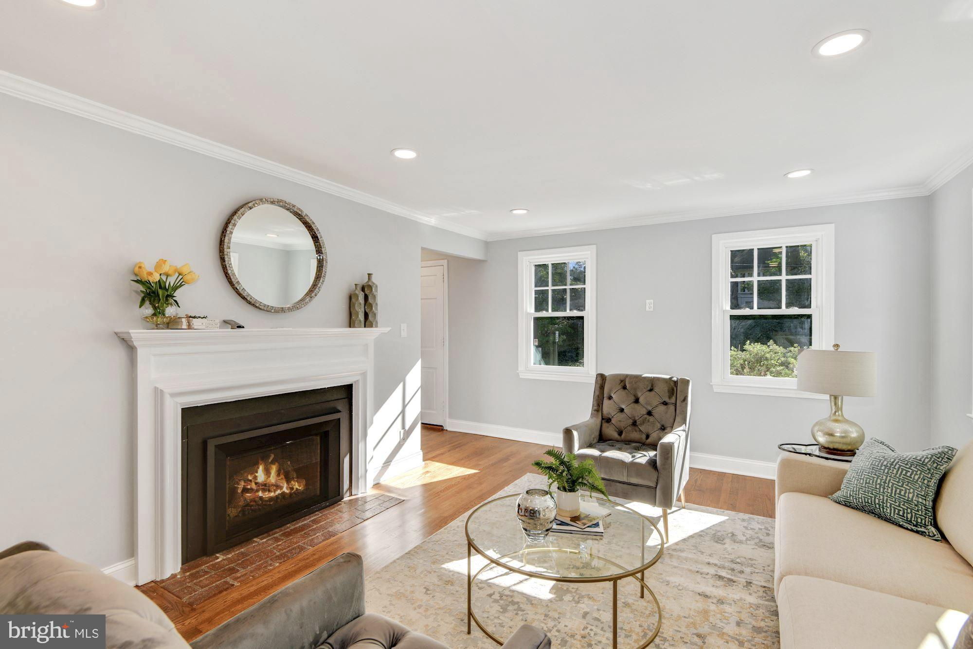 9200 Harvey Road Silver Spring, MD 20910 - Photo 6 of 28 Light-filled living room