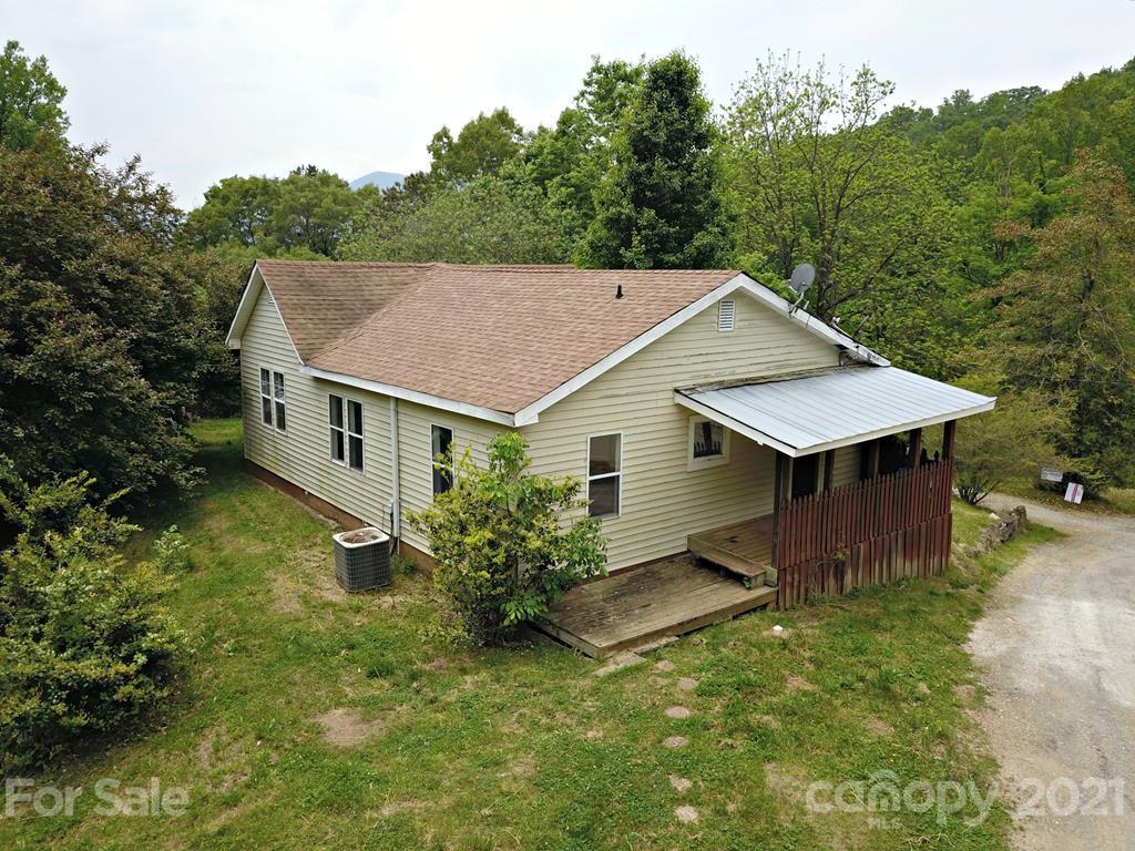 40 Royal Fern Road Sylva, NC 28779 - Photo 3 of 9 a aerial view of a house with pool table and chairs