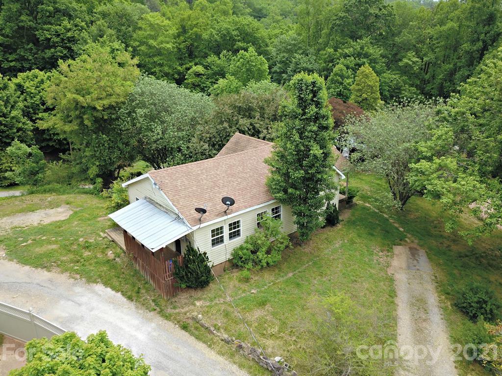 40 Royal Fern Road Sylva, NC 28779 - Photo 4 of 9 an aerial view of a house having yard