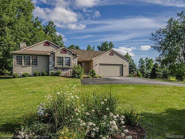 2600 Crooked Lake Road Howell, MI 48843 - Photo 1 of 22 FRONT