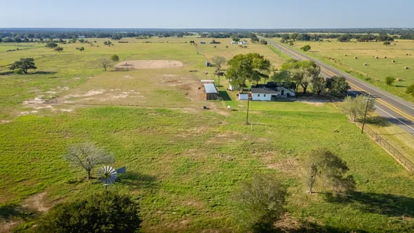 $515,000 | 3971 Highway 77, Hallettsville, TX 77964