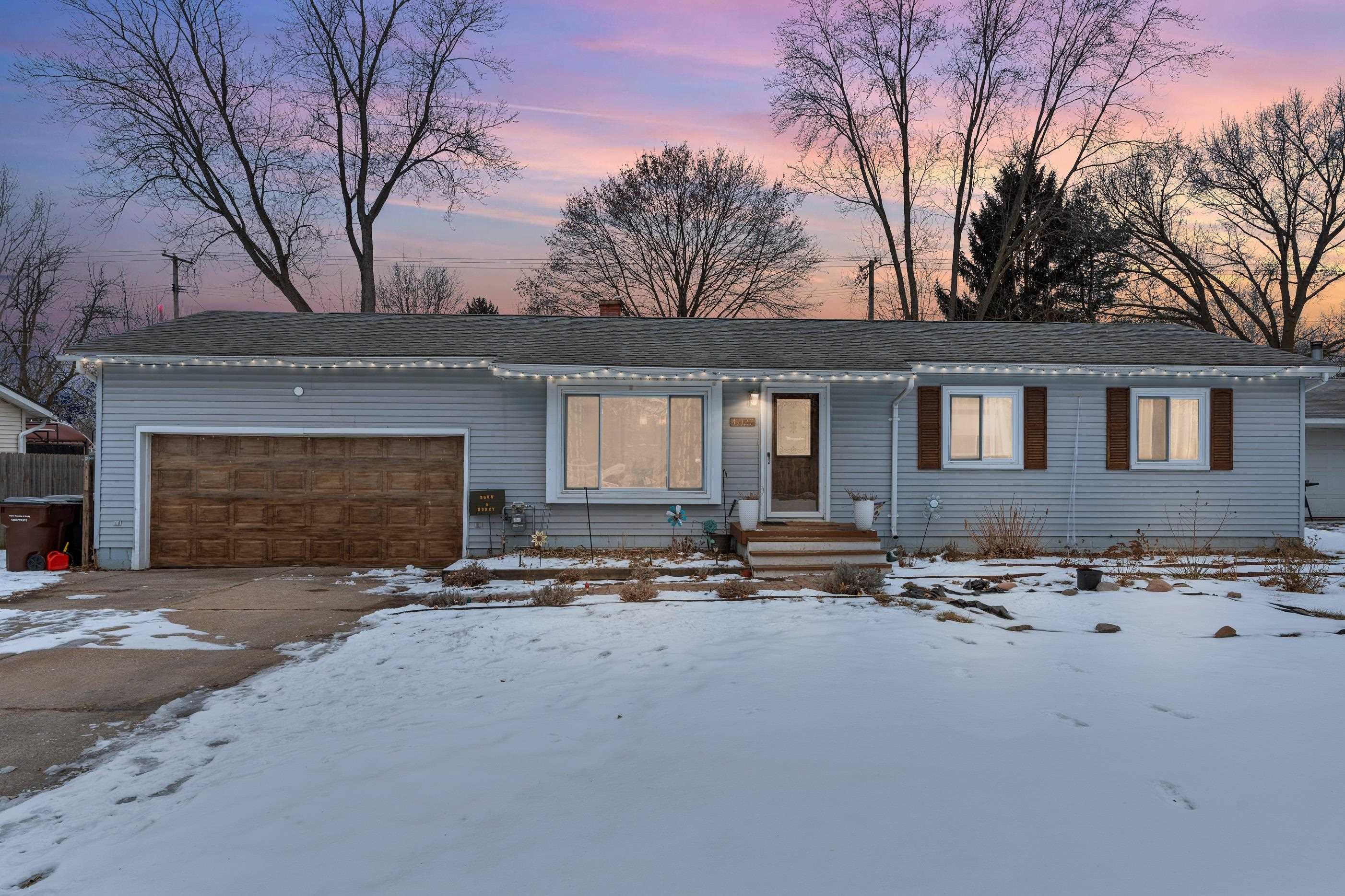 47127 Woodall Road Utica, MI 48317 - Photo 1 of 31 50166562-f9cade08-007e-47c7-9a5f-f9fc109fb5a2.JPG