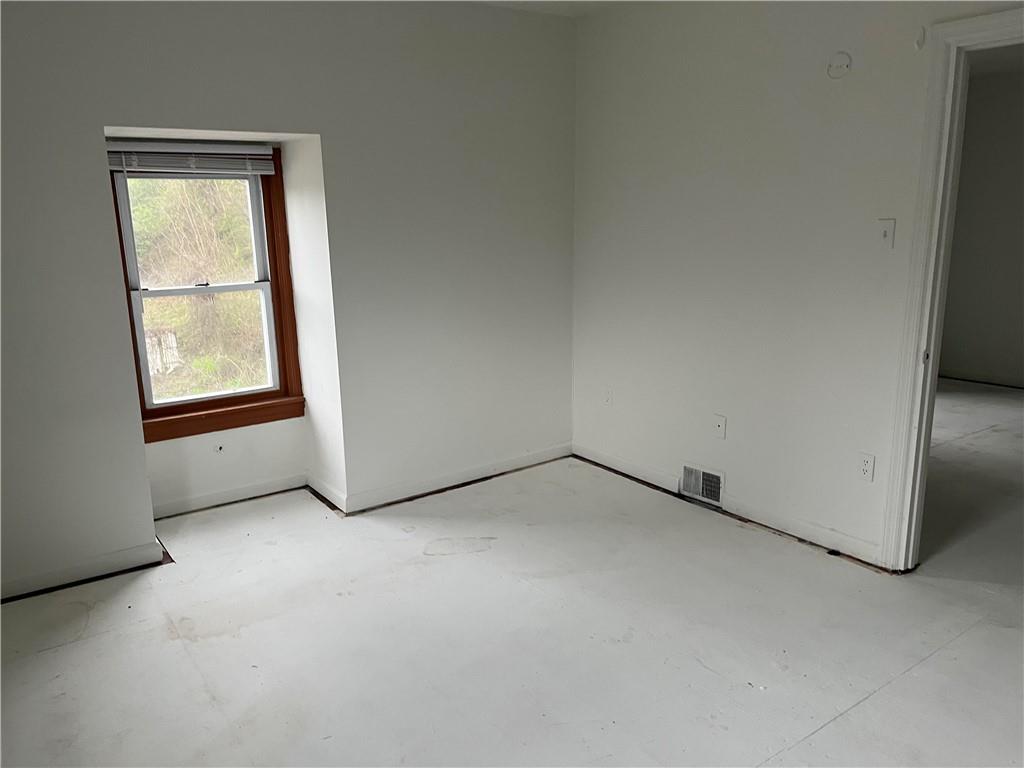 1700 Haug Street Pittsburgh, PA 15212 - Photo 17 of 32 an empty room with windows and closet