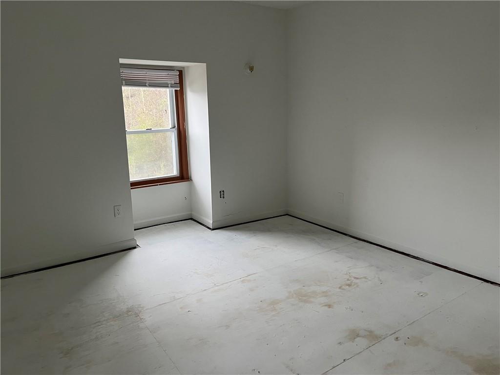 1700 Haug Street Pittsburgh, PA 15212 - Photo 19 of 32 an empty room with a window