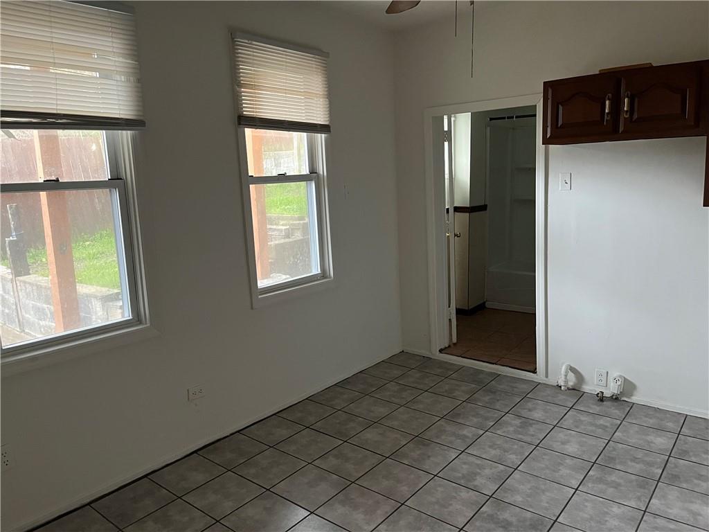 1700 Haug Street Pittsburgh, PA 15212 - Photo 8 of 32 an empty room with windows