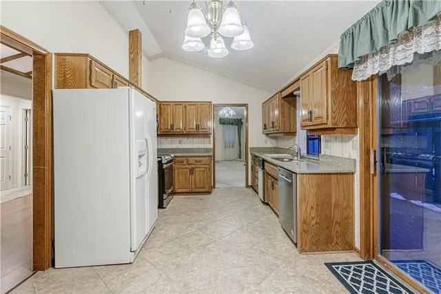 $375,000 | 201 Lakeside Drive, Liberty, MO 64068