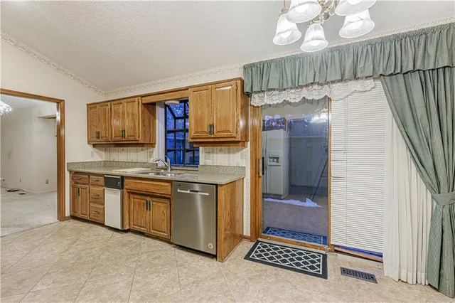 $375,000 | 201 Lakeside Drive, Liberty, MO 64068