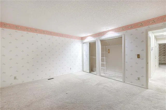 $375,000 | 201 Lakeside Drive, Liberty, MO 64068