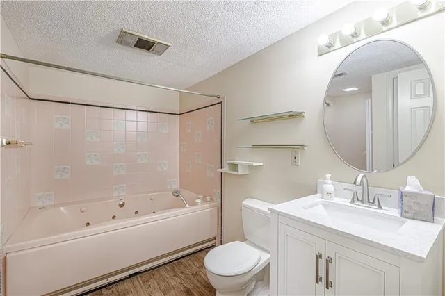 $375,000 | 201 Lakeside Drive, Liberty, MO 64068