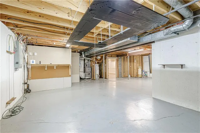 $375,000 | 201 Lakeside Drive, Liberty, MO 64068