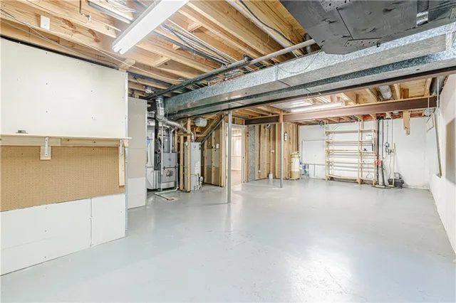 $375,000 | 201 Lakeside Drive, Liberty, MO 64068