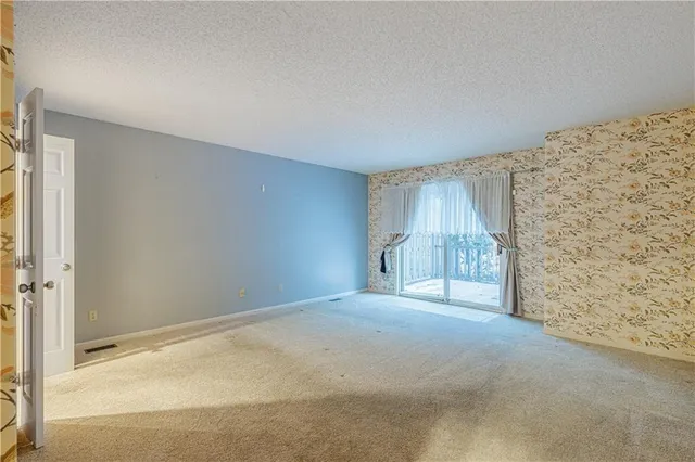 $375,000 | 201 Lakeside Drive, Liberty, MO 64068