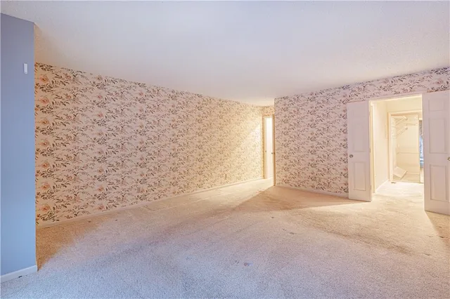 $375,000 | 201 Lakeside Drive, Liberty, MO 64068