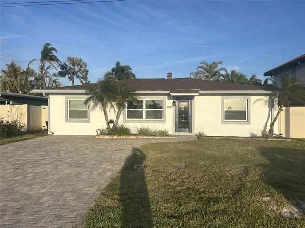 $3,900 | 717 Sunset Cove, Madeira Beach, FL 33708