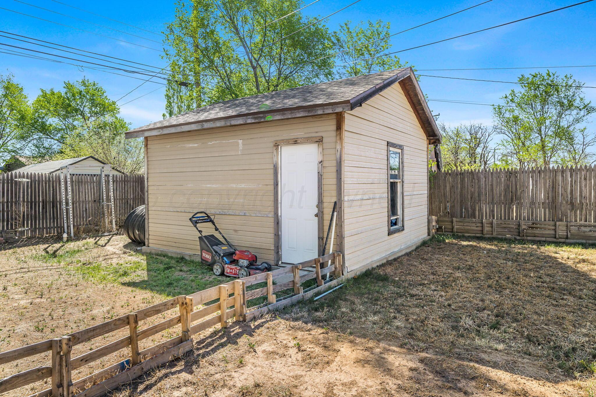 2907 South Manhattan Street Amarillo, TX 79103 - Photo 16 of 16 a view of back yard of the house