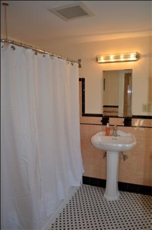 29 Leonard Road Melrose, MA 02176 - Photo 21 of 24 Gallery Image 21