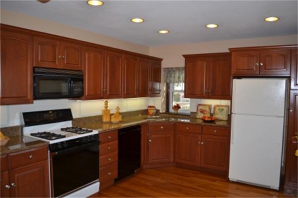 29 Leonard Road Melrose, MA 02176 - Photo 3 of 24 Gallery Image 3