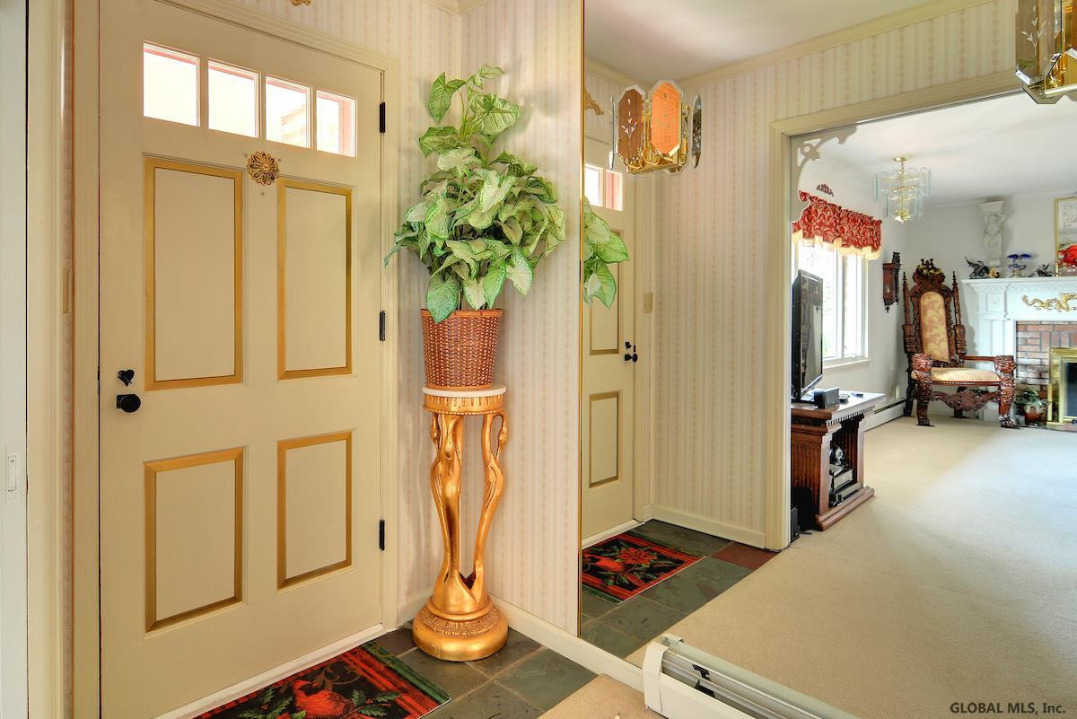 24 Denison Road Colonie, NY 12309 - Photo 4 of 20 Photo 4
